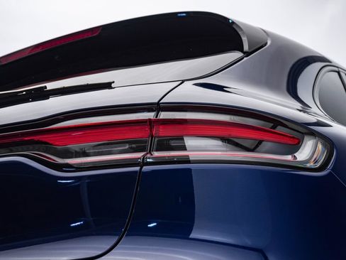 Certified 2026 Porsche Macan AWD/4WD image 12