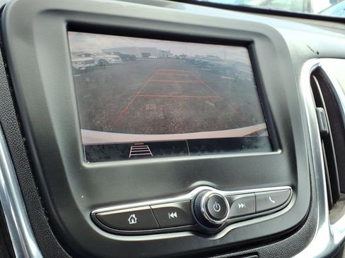 Used 2022 Chevrolet Equinox LS w/ LS Convenience Package FWD image 11