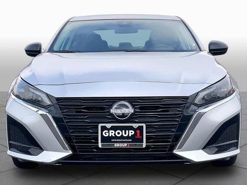 Used 2025 Nissan Altima 2.5 SV FWD image 4