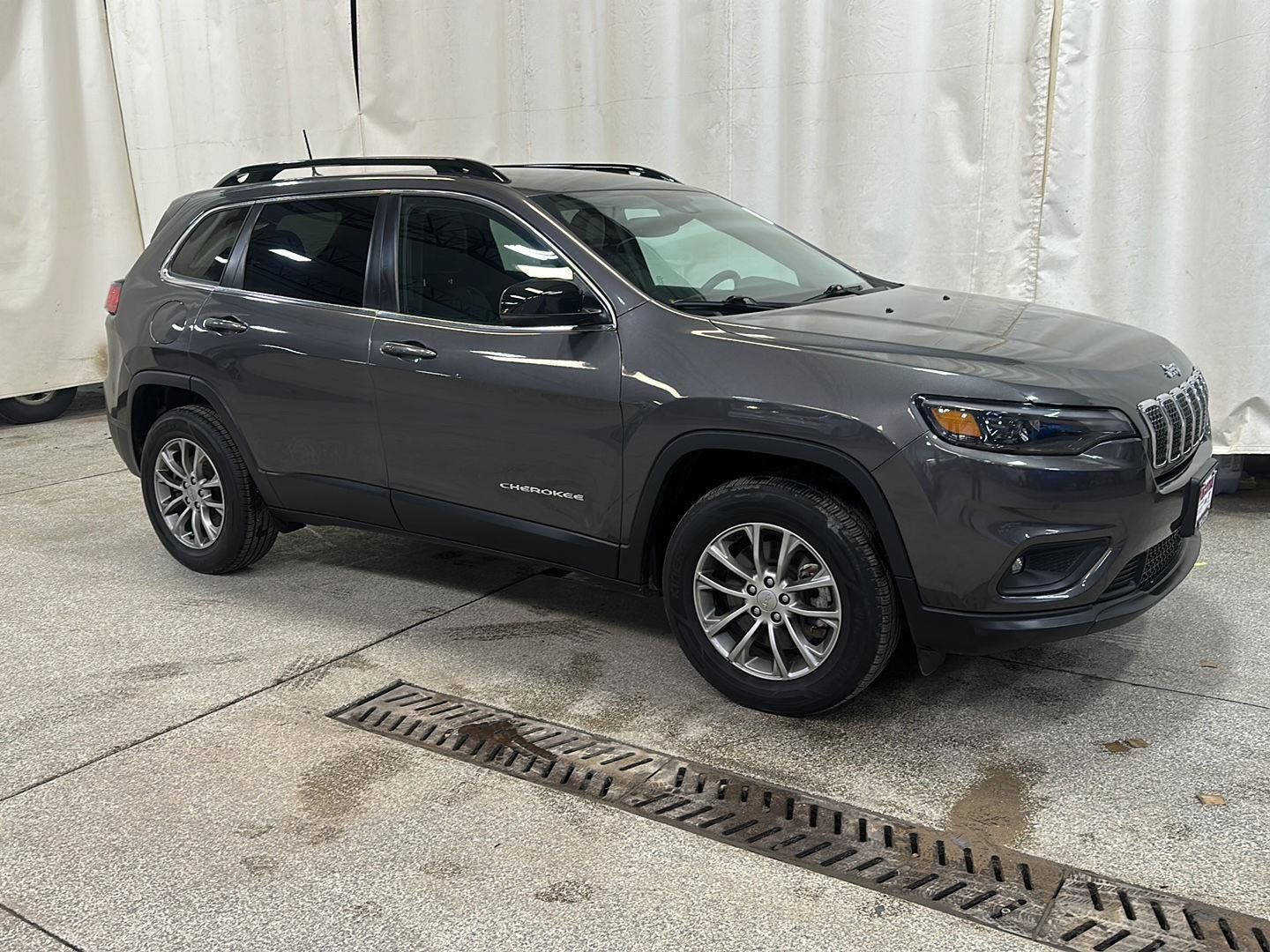 Used 2022 Jeep Cherokee Latitude Lux w/ Sun & Sound Group AWD/4WD image 7