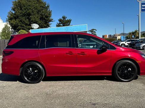 Certified 2025 Honda Odyssey Sport-L image 3