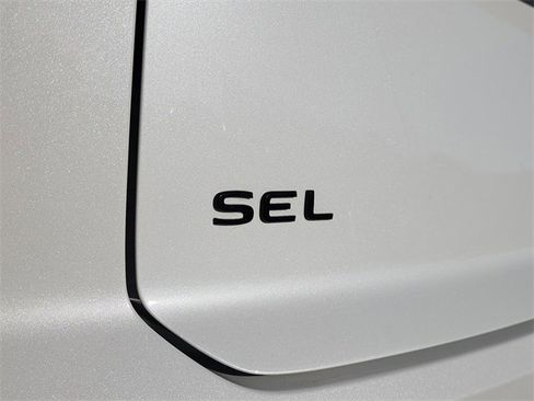 Certified 2025 Volkswagen Atlas Cross Sport SEL R-Line image 5