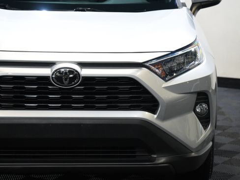 Used 2020 Toyota RAV4 XLE w/ XLE Grade Weather Package AWD/4WD image 10