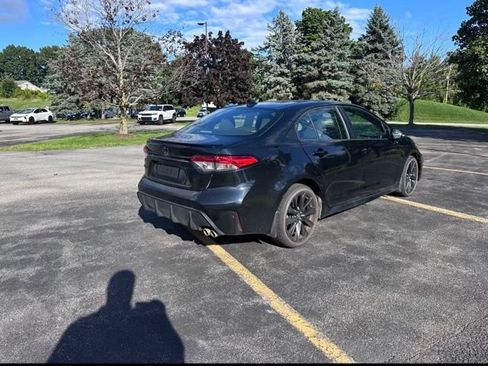 Used 2023 Toyota Corolla SE w/ SE Premium Package FWD image 3