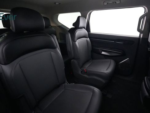 Used 2024 Kia EV9 Light Long Range RWD image 5