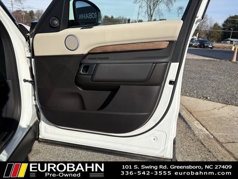 Used 2017 Land Rover Discovery HSE image 17