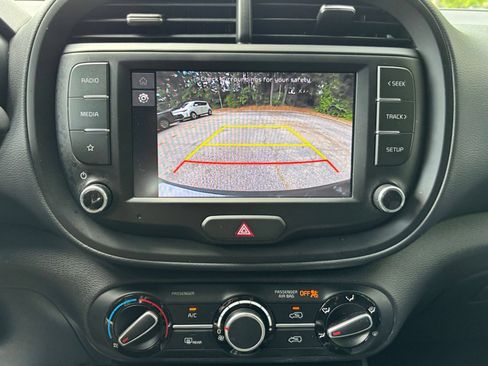Used 2025 Kia Soul LX w/ LX Technology Package FWD image 23