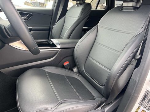 Certified 2025 Mercedes-Benz GLC 300 image 23