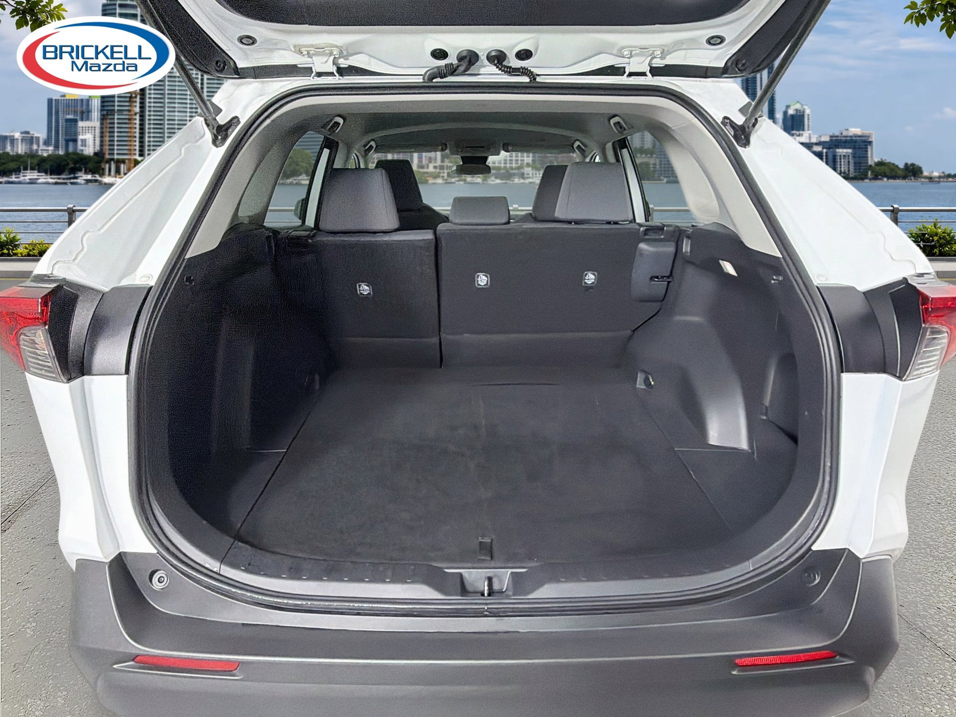Used 2025 Toyota RAV4 XLE FWD image 12