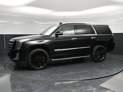 Used 2019 Cadillac Escalade Luxury AWD/4WD image 9