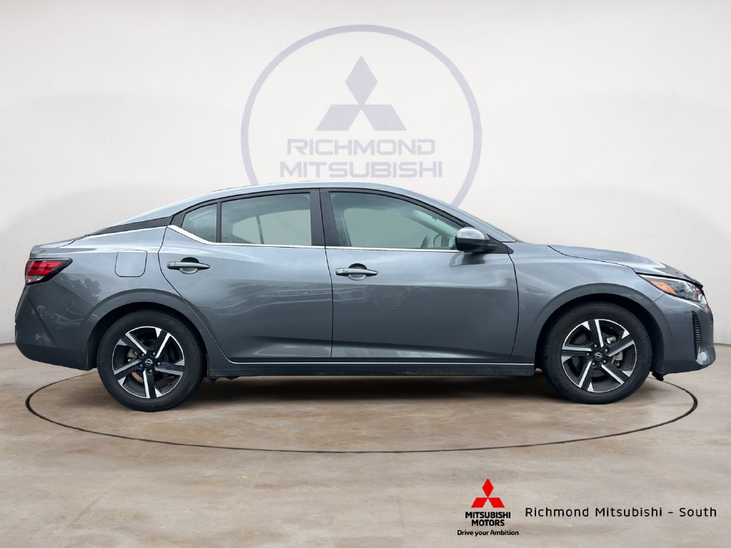 Used 2025 Nissan Sentra SV FWD image 2