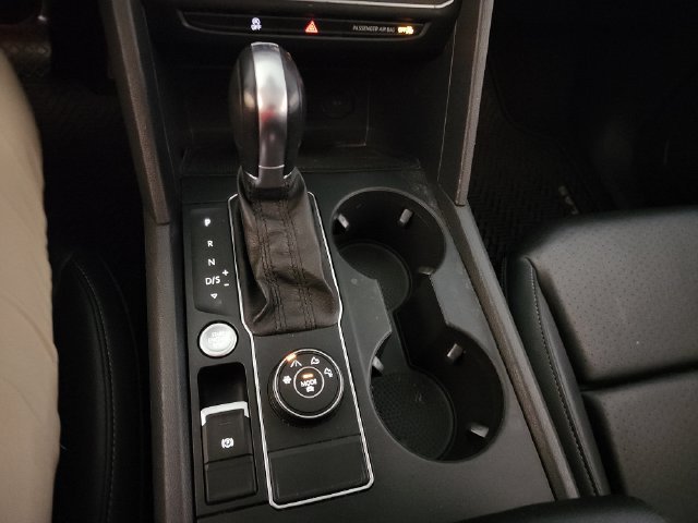 Used 2019 Volkswagen Atlas SE w/ Towing Package AWD/4WD image 17
