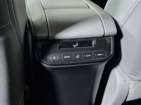 Certified 2023 Toyota Highlander LE FWD image 22