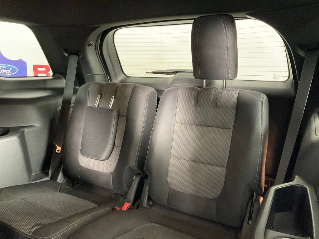 Used 2017 Ford Explorer XLT FWD image 17