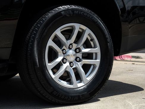 Used 2023 Chevrolet Suburban LT RWD image 60