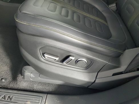 Used 2025 Rivian R1T Adventure image 27