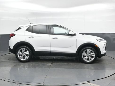 Used 2025 Buick Encore GX Preferred AWD/4WD image 3