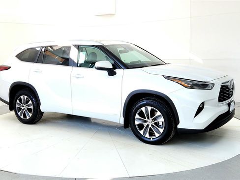New 2026 Toyota Highlander XLE image 7