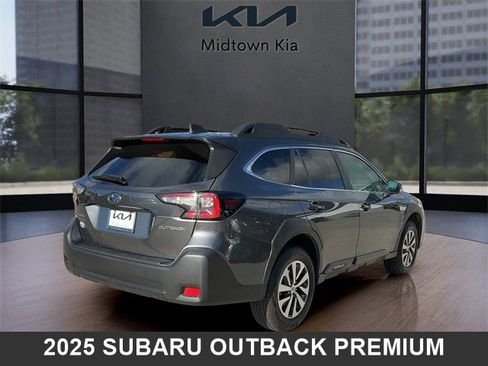 Used 2025 Subaru Outback Premium image 3