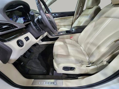 Used 2013 Lincoln MKT FWD image 36