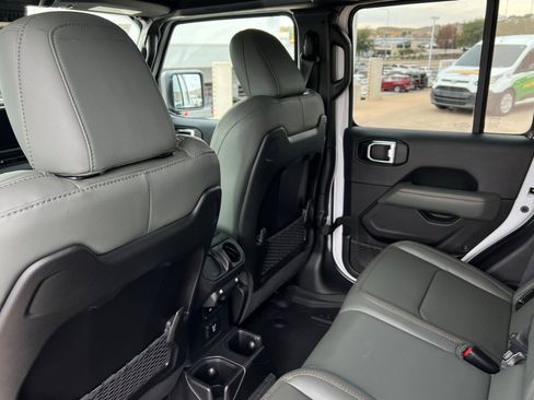New 2026 Jeep Gladiator Mojave image 19