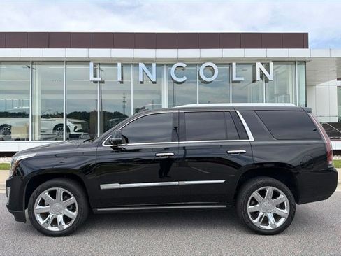 Used 2016 Cadillac Escalade Premium AWD/4WD image 2