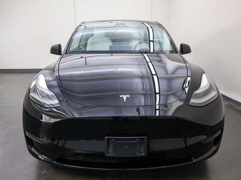 Used 2023 Tesla Model Y Performance image 8
