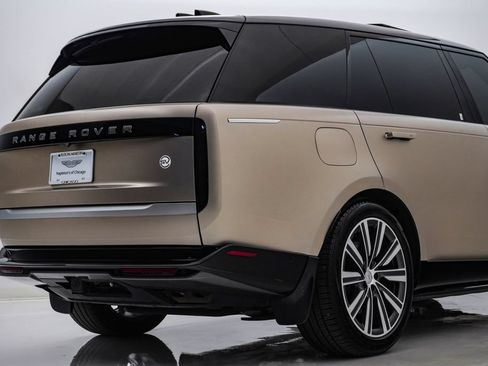 Used 2023 Land Rover Range Rover SV AWD/4WD image 12