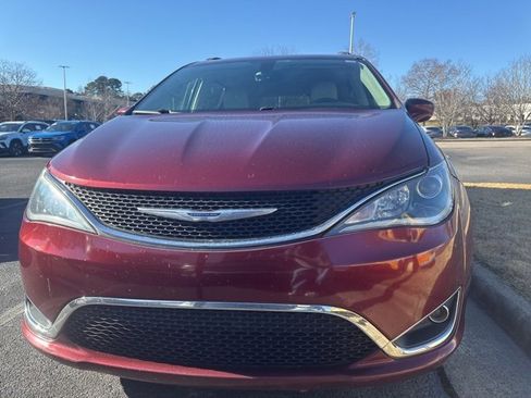 Used 2019 Chrysler Pacifica Touring-L image 5