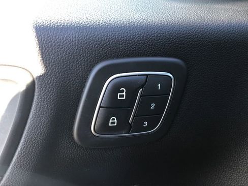 Used 2020 Ford Escape Titanium image 33