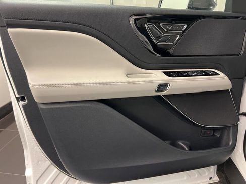 New 2026 Lincoln Aviator AWD image 29