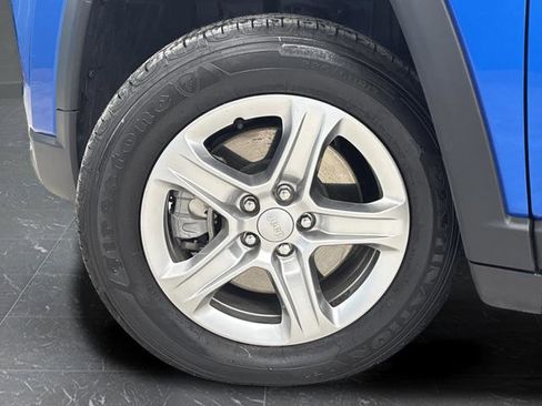 Used 2023 Jeep Compass Latitude image 12