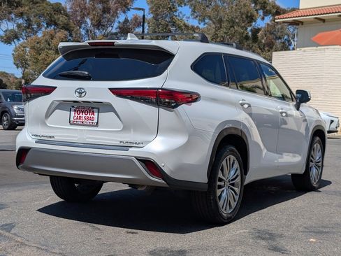 Used 2023 Toyota Highlander Platinum FWD image 14