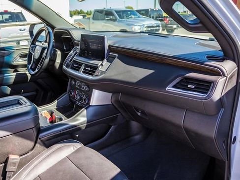 Used 2023 Chevrolet Suburban Premier image 13