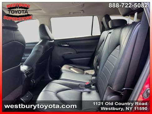 Used 2023 Toyota Highlander XLE AWD/4WD image 15