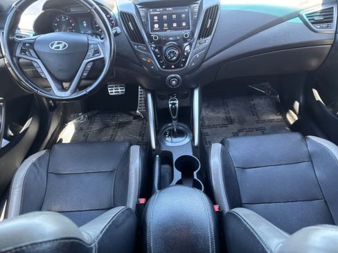 Used 2017 Hyundai Veloster Turbo image 16
