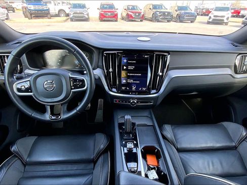 Used 2022 Volvo S60 B5 R-Design image 15