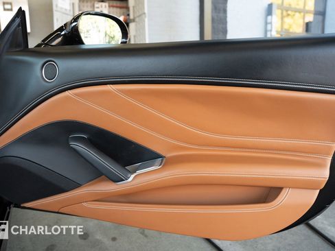 Used 2016 Ferrari California T image 33