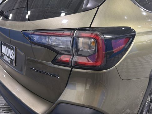 Used 2025 Subaru Outback Onyx Edition AWD/4WD image 19