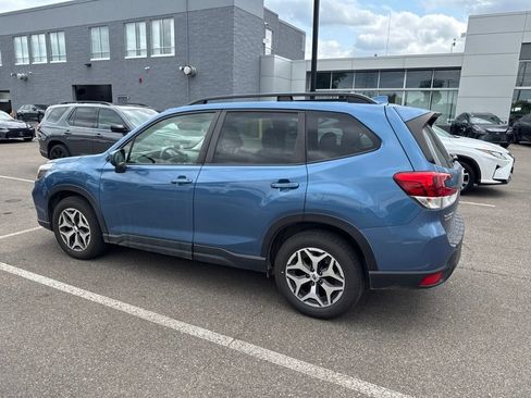 Used 2021 Subaru Forester Premium AWD/4WD image 39