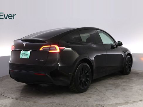 Used 2023 Tesla Model Y Long Range image 3