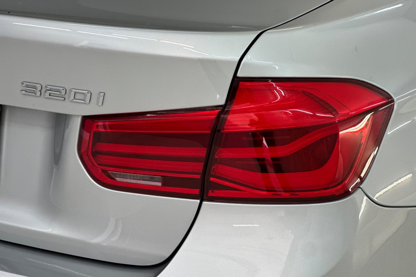 Used 2018 BMW 320i xDrive Sedan w/ Convenience Package AWD/4WD image 28