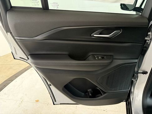 New 2025 Jeep Grand Cherokee Altitude image 13