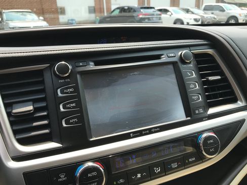 Used 2017 Toyota Highlander XLE AWD/4WD image 20