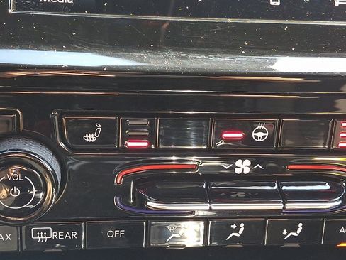 Certified 2023 Jeep Grand Cherokee Altitude image 23