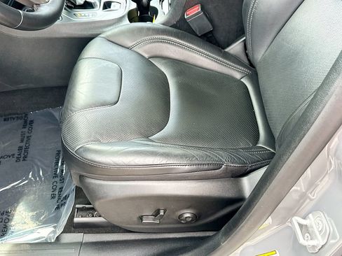 Used 2020 Jeep Cherokee Latitude Lux w/ Comfort/Convenience Group FWD image 18