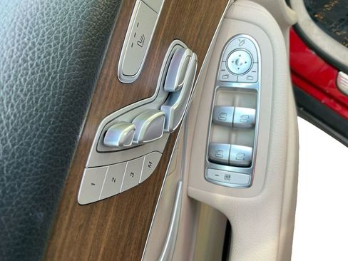 Used 2022 Mercedes-Benz GLC 300 4MATIC image 17