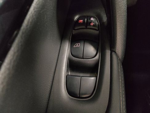 Used 2019 Nissan Rogue SV image 27