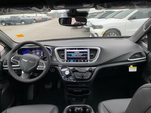 New 2026 Chrysler Pacifica Select image 14