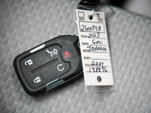 Used 2023 GMC Terrain SLE w/ Driver Convenience Package FWD image 16